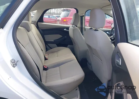 2017 Ford Focus Se z USA, uszkodzony, nr VIN 1FADP3F24HL266175